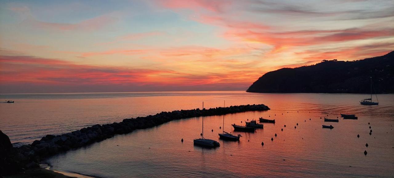 Appartamento Galli Al Mare レヴァント エクステリア 写真